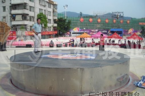 戶外使用旋轉升降舞臺有哪些防潮小妙招？