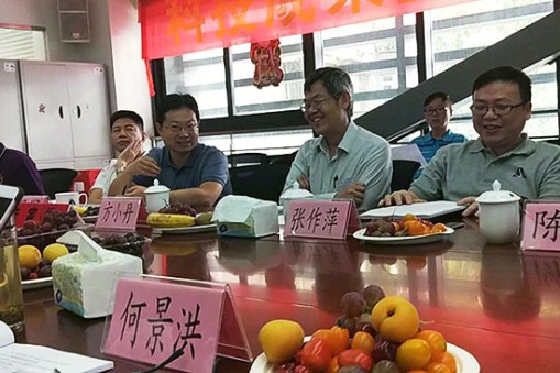 2017年華楠駿業參加“內爬塔吊不倒梁技術研究與應用”科技成果簽定會