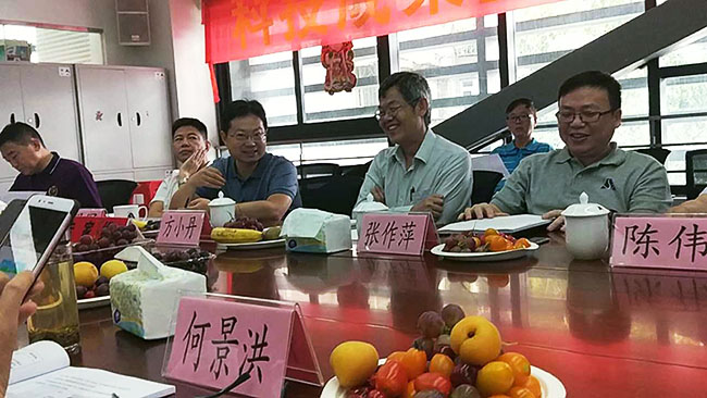 華楠駿業(yè)參加“內(nèi)爬塔吊不倒梁技術研究與應用”科技成果簽定會